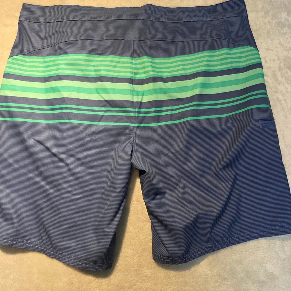 Vineyard Vines Mens Performance Board Shorts Size 40 SWIM Trunks Green Striped‎